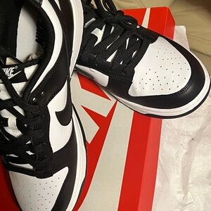 Nike Men's Black and White Sneakers